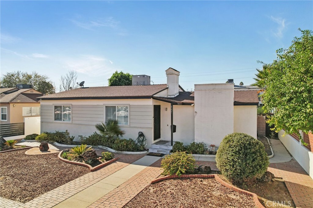 Property Photo:  8221 Whitsett Avenue  CA 91605 