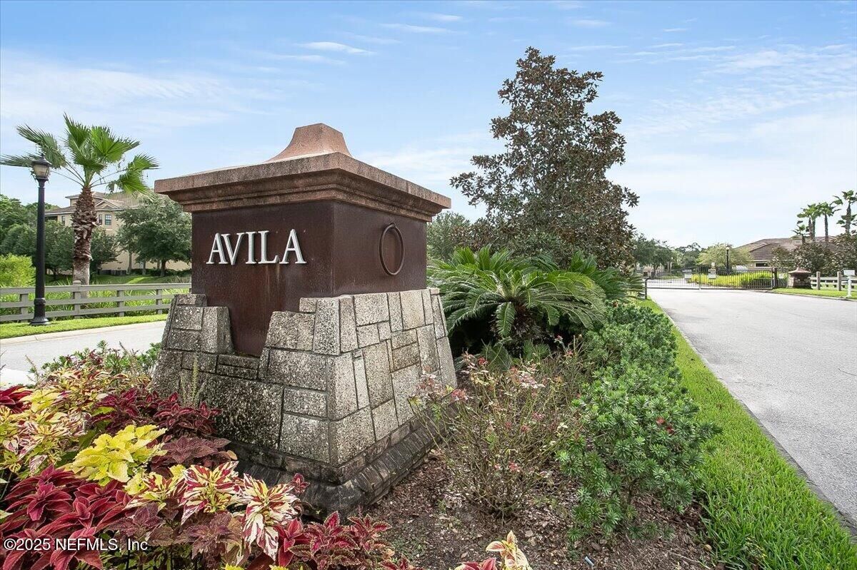 Property Photo: 400 La Travesia Flora 102 FL 32095