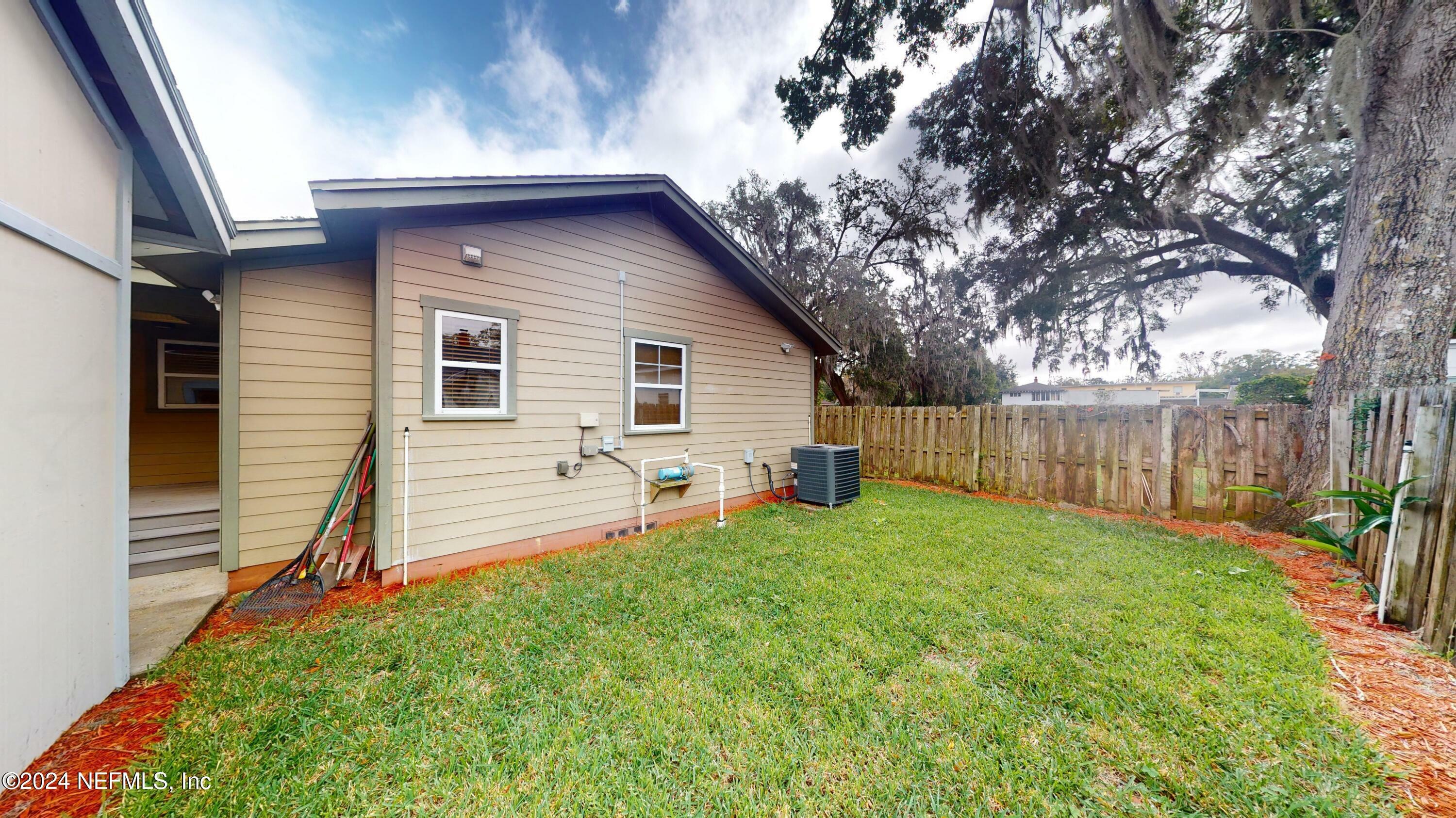 Property Photo: 736 Hayden Lane FL 32804