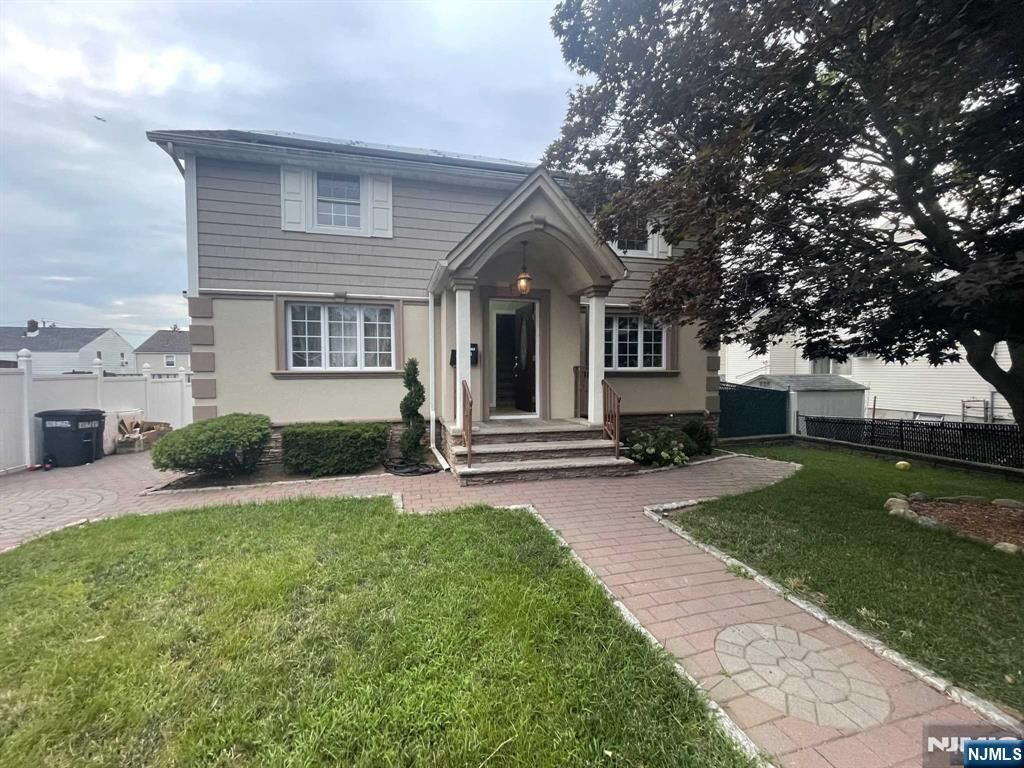 Property Photo:  2 Orchard Court  NJ 07644 