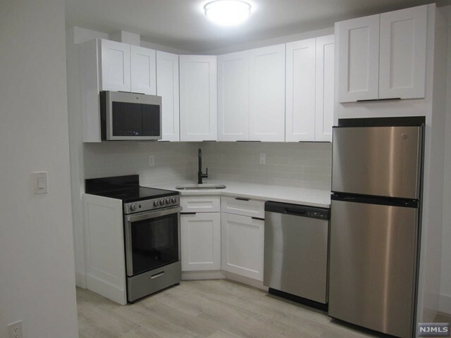 Property Photo:  119 1st Street 4B  NJ 07601 