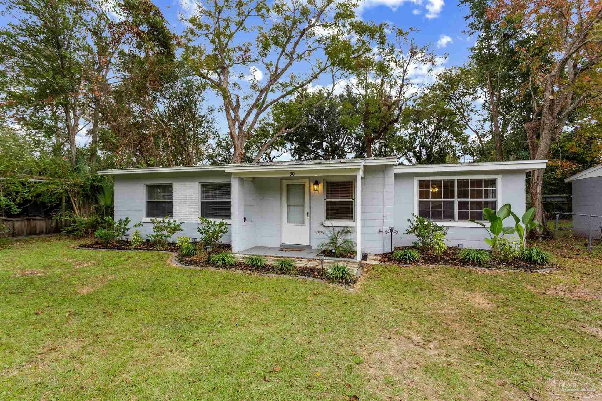 Property Photo: 30 Besma Dr FL 32506