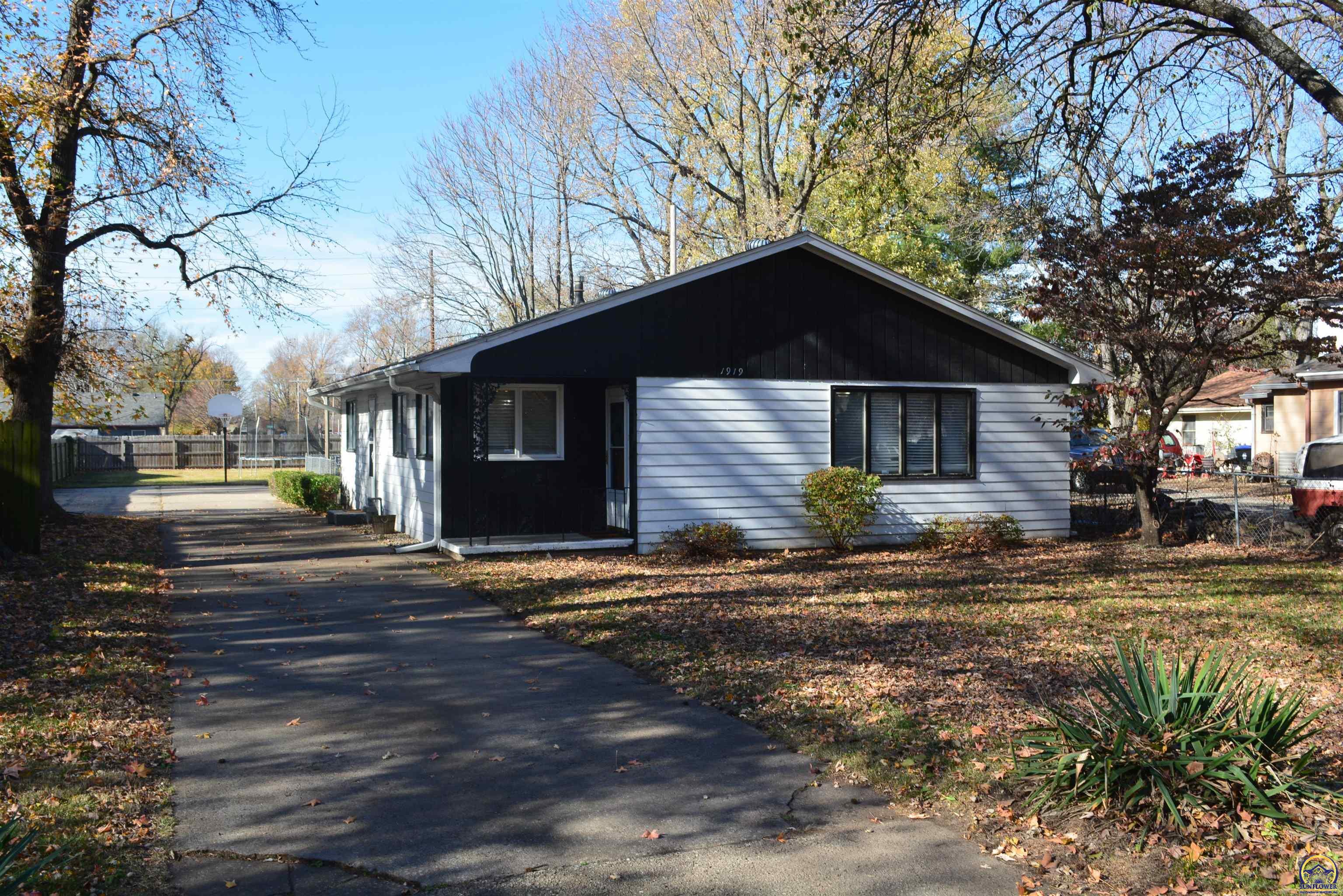Property Photo:  1919 NE Quincy St  KS 66608 