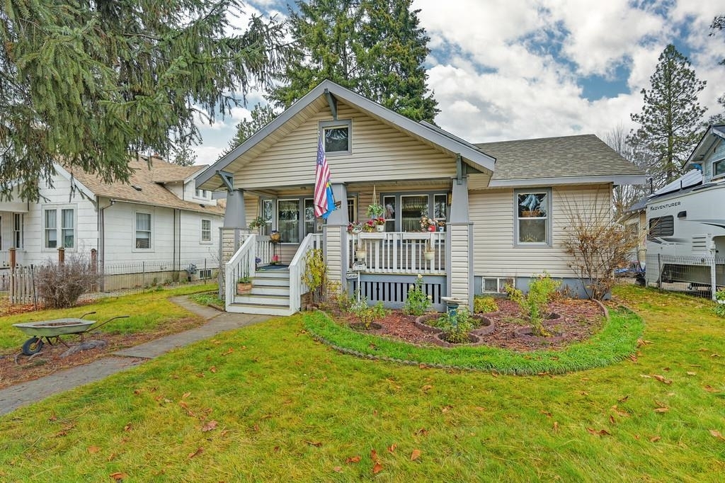 Property Photo:  2624 W Kiernan Ave  WA 99205 