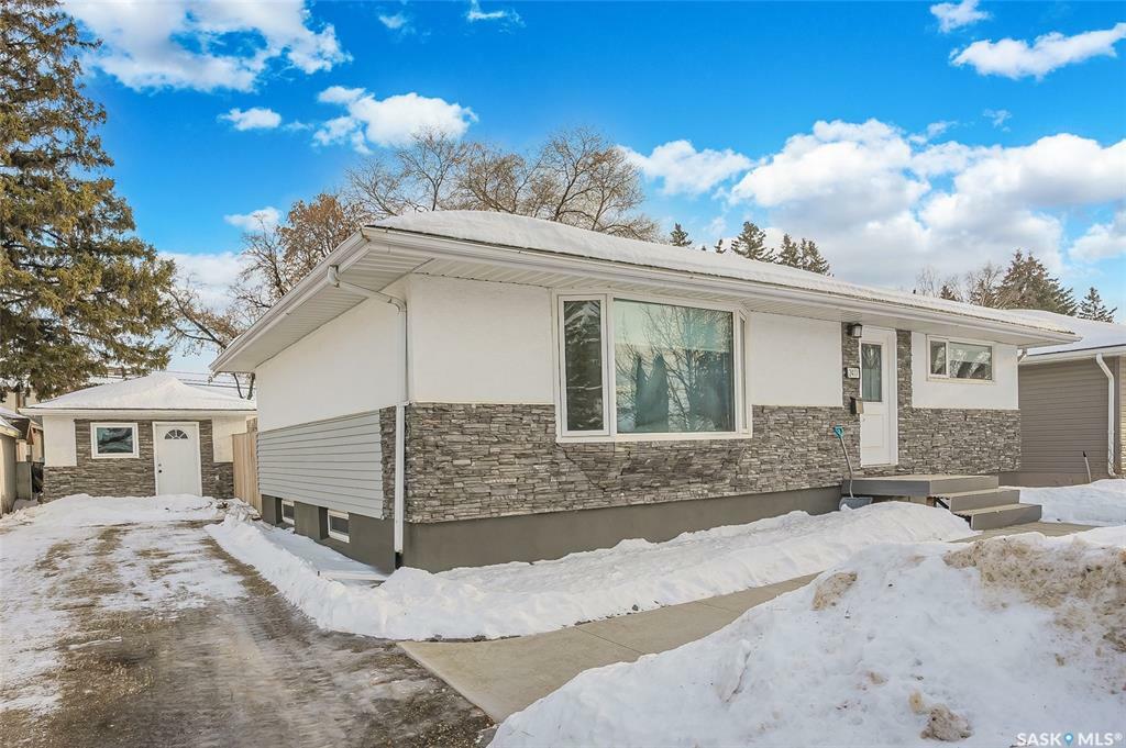 Property Photo:  2417 Clarence Avenue S  SK S7J 3L8 