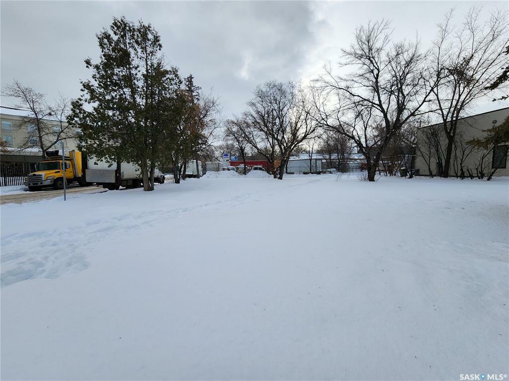 Property Photo:  205 25th Street W  SK S7L 0C3 