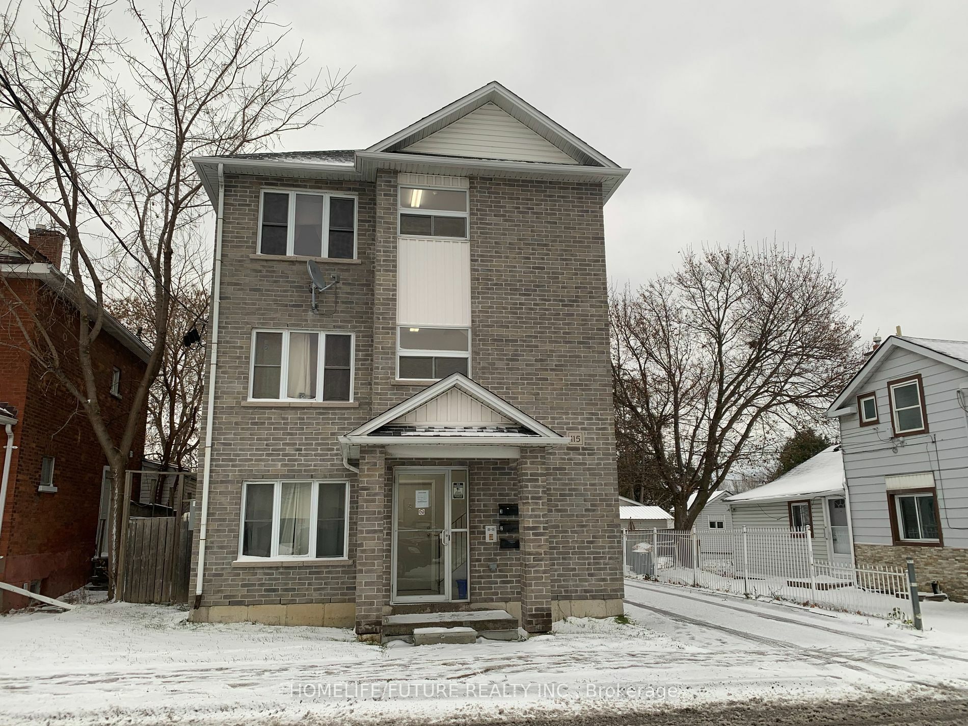 Property Photo:  115 Celina St  ON L1H 4N3 