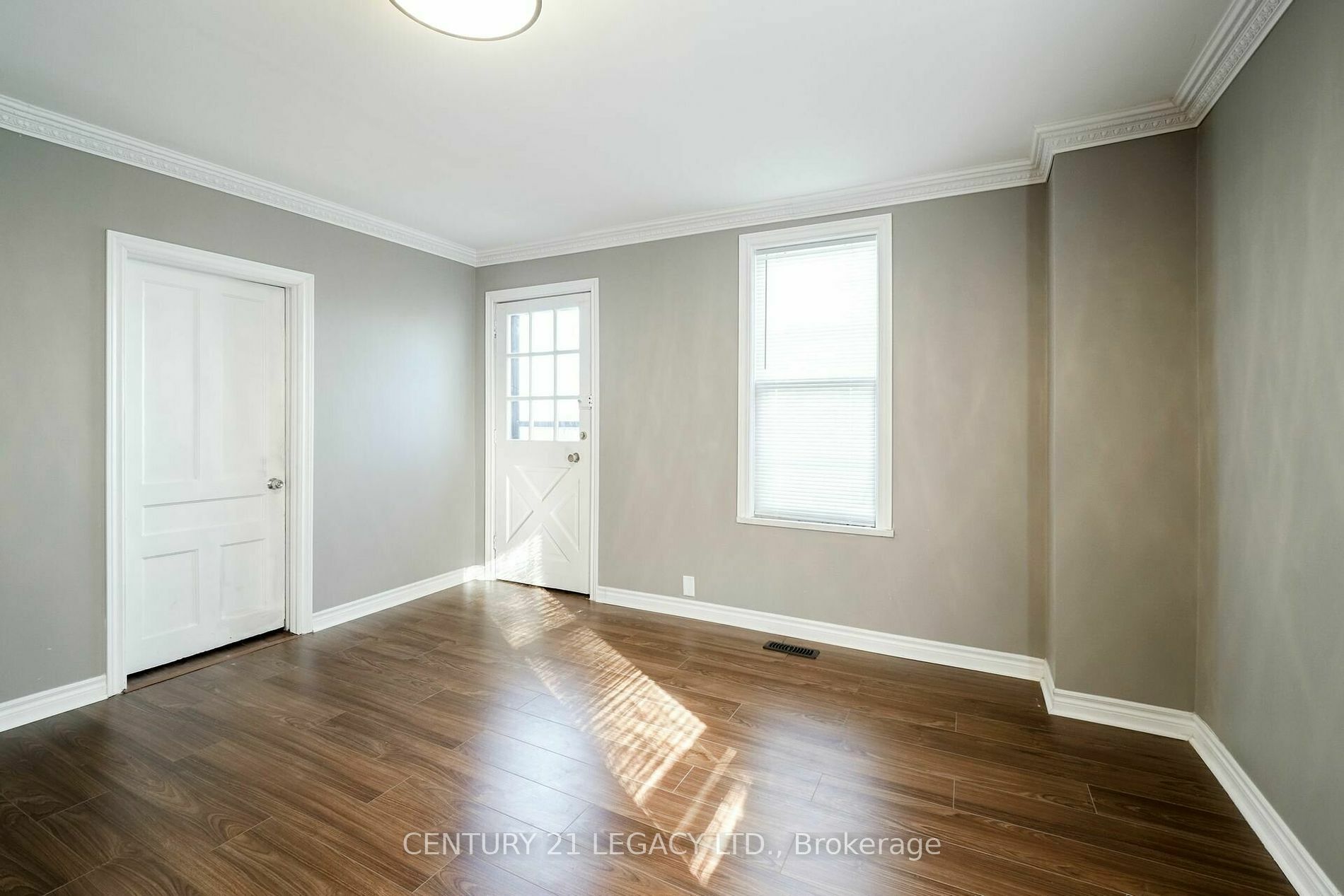 Property Photo:  1 Milton Heights Cres  ON L9T 2W7 