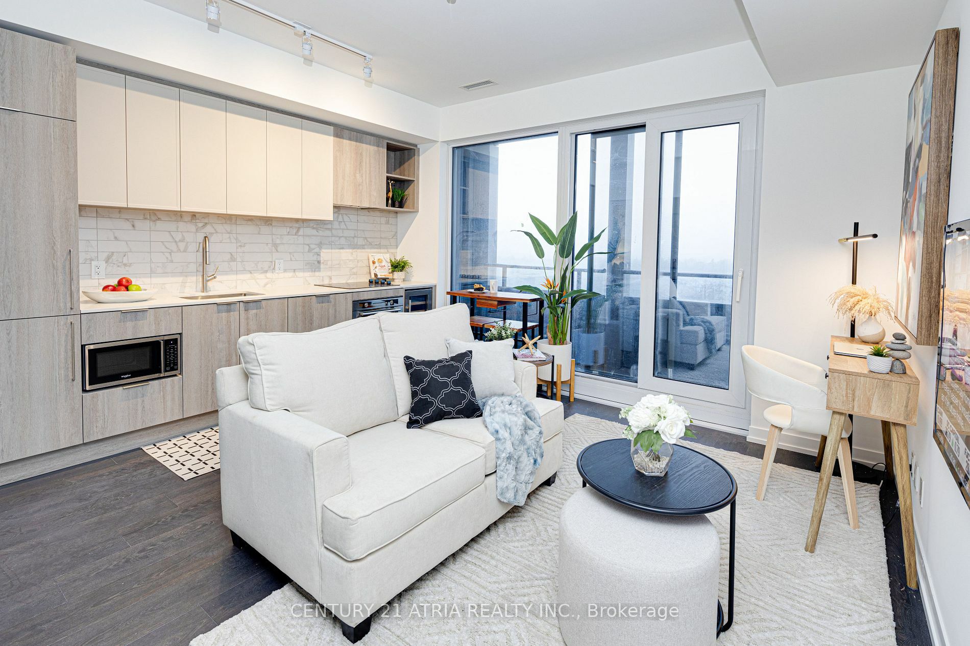 Property Photo:  2020 Bathurst St 1810  ON M5P 0A6 