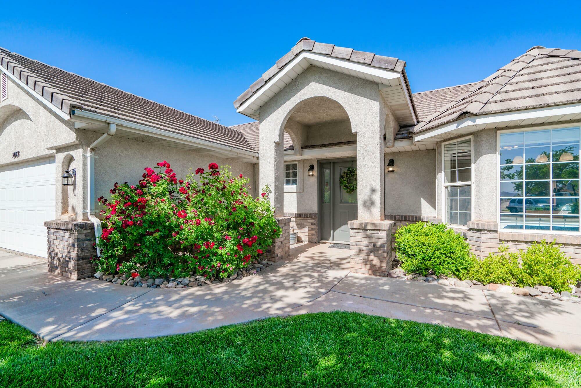 Property Photo:  2087 E 10 N Cir  UT 84790 