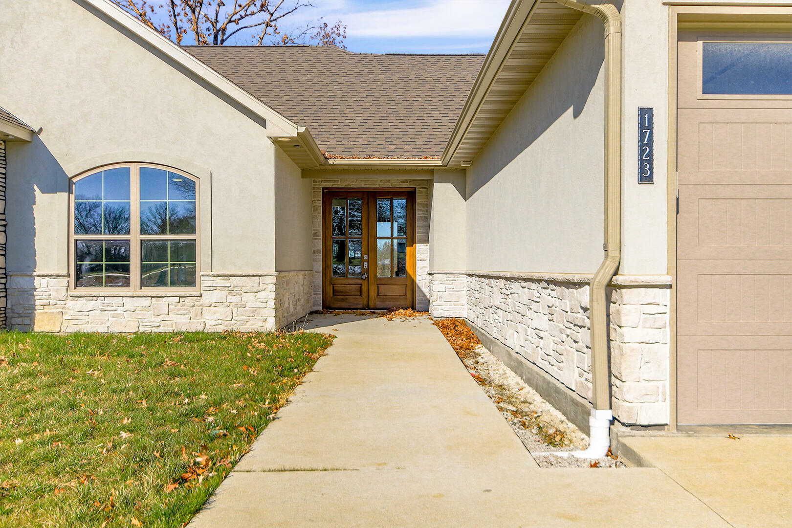 Property Photo:  1723 Fairway Oaks Ct  MO 65265 