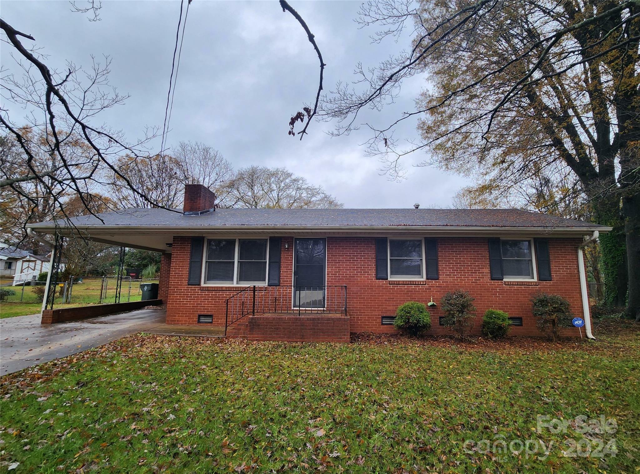 Property Photo:  812 Gold Street W  NC 28086 