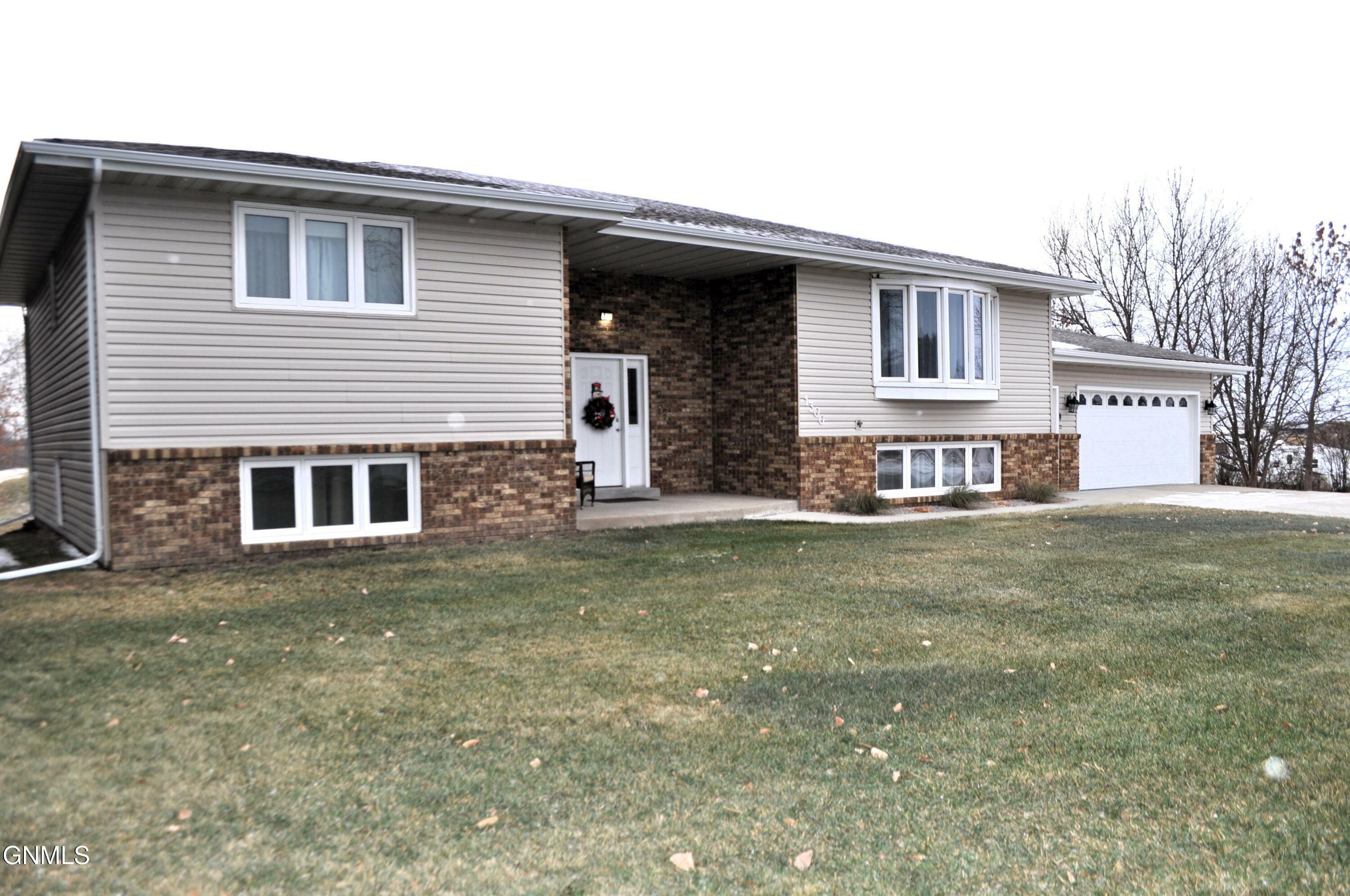 Property Photo:  1300 Crestfield Avenue  ND 58503 