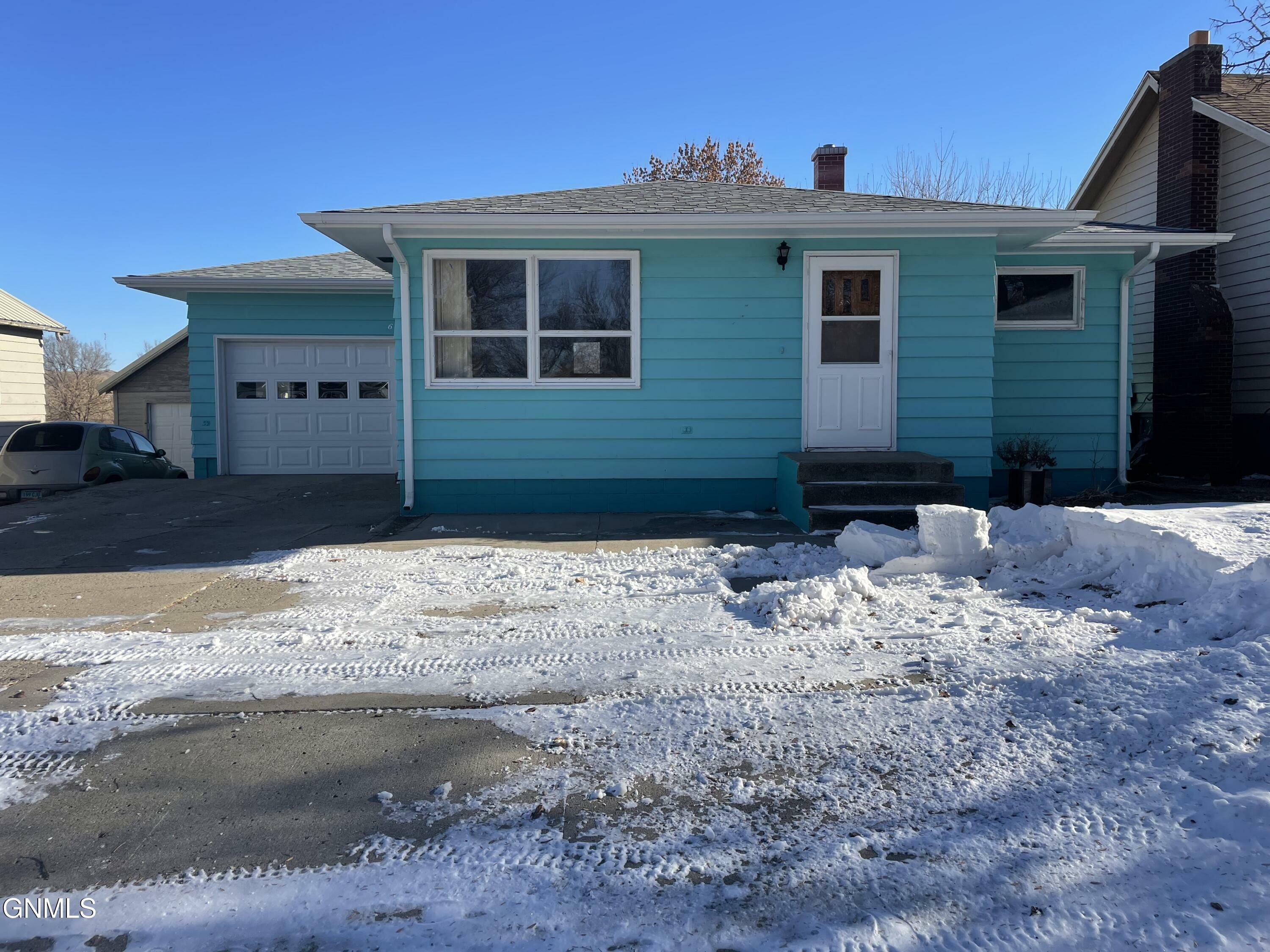 Property Photo:  615 2nd Street NE  ND 58552 