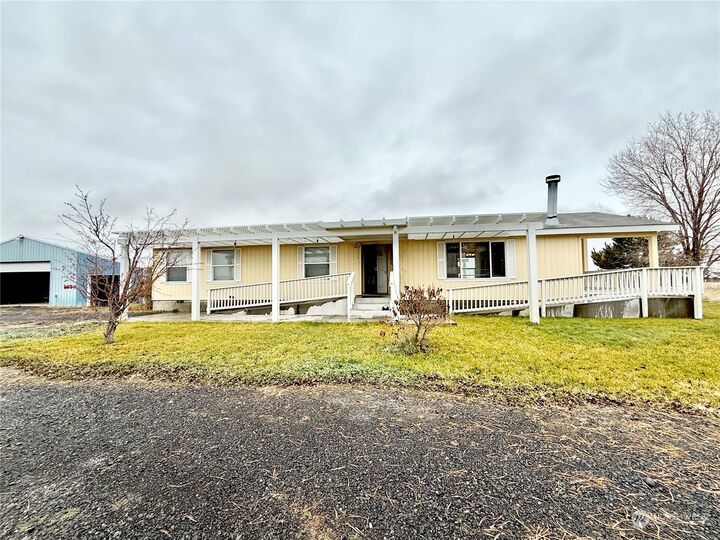Property Photo: 7525 NE Rd D WA 98837