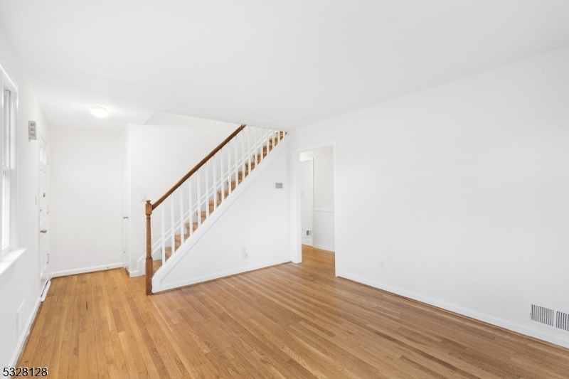 Property Photo:  1420 Fox Pl  NJ 07080 