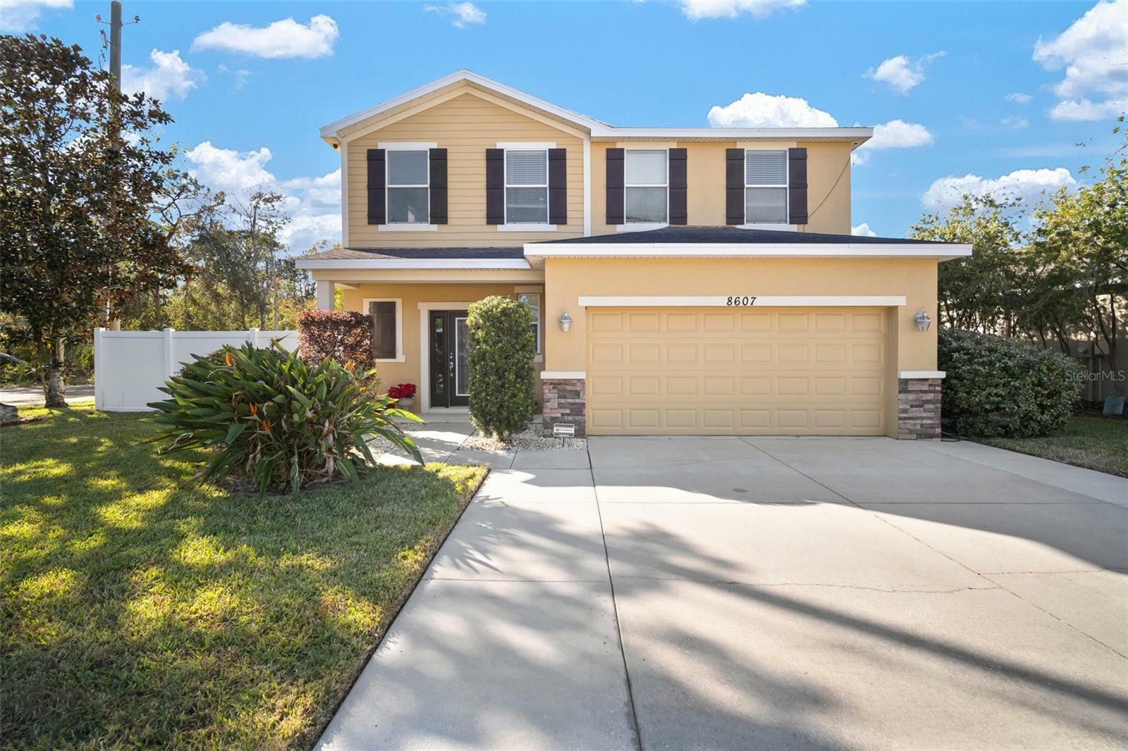 Property Photo:  8607 Tidal Breeze Drive  FL 33569 