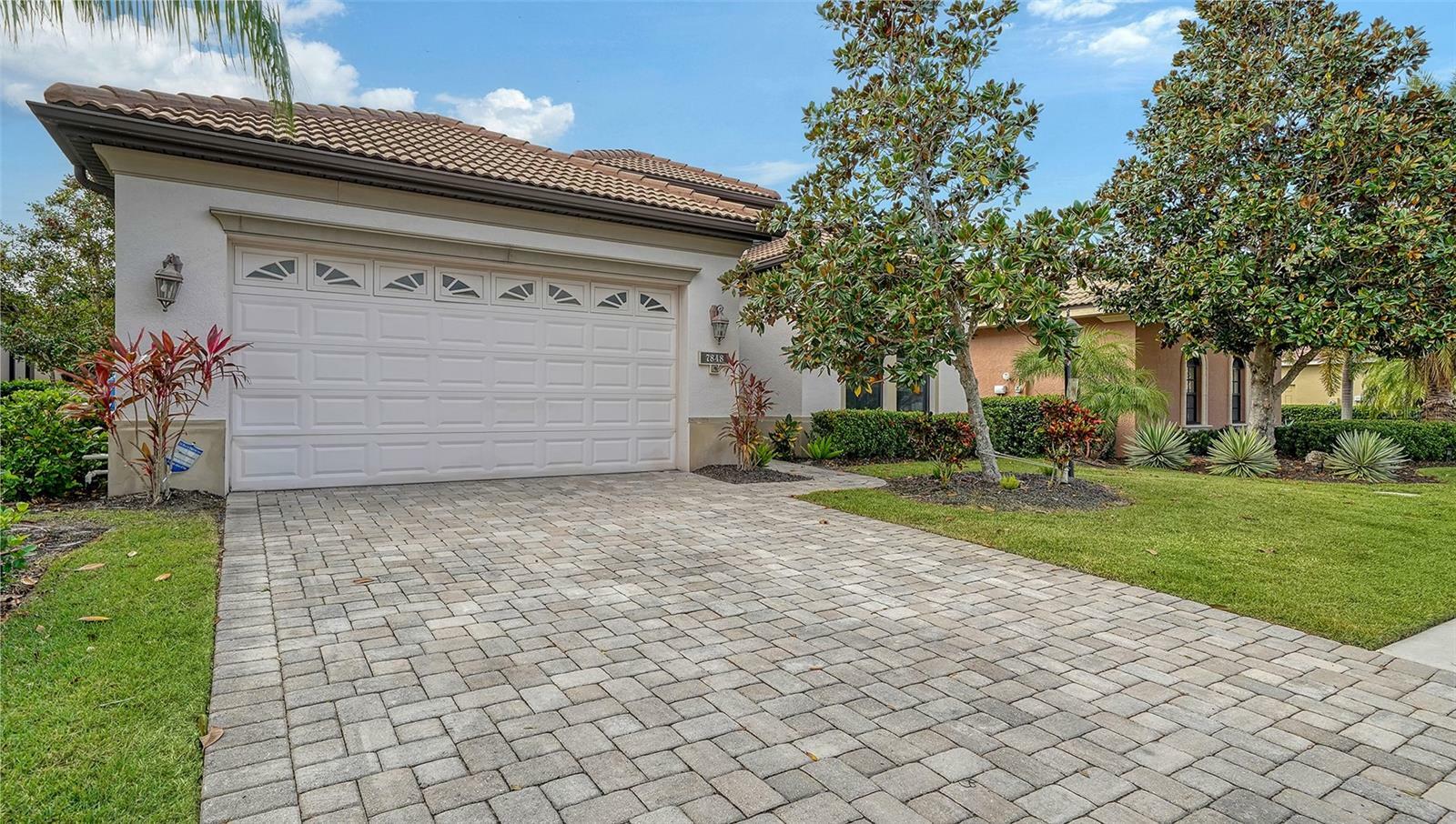 Property Photo:  7848 Valderrama Way  FL 34202 