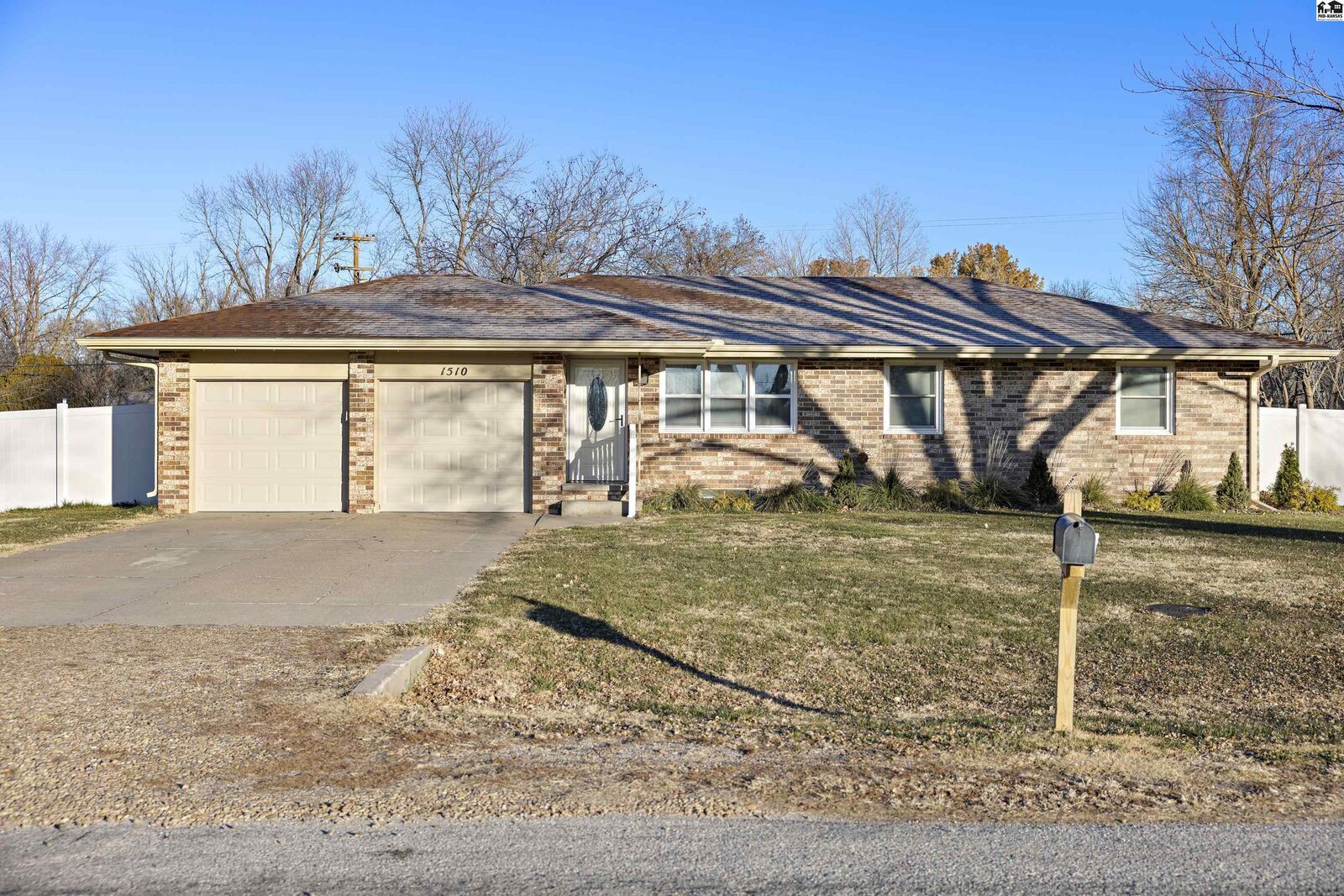 Property Photo: 1510 Linda Ln KS 67502