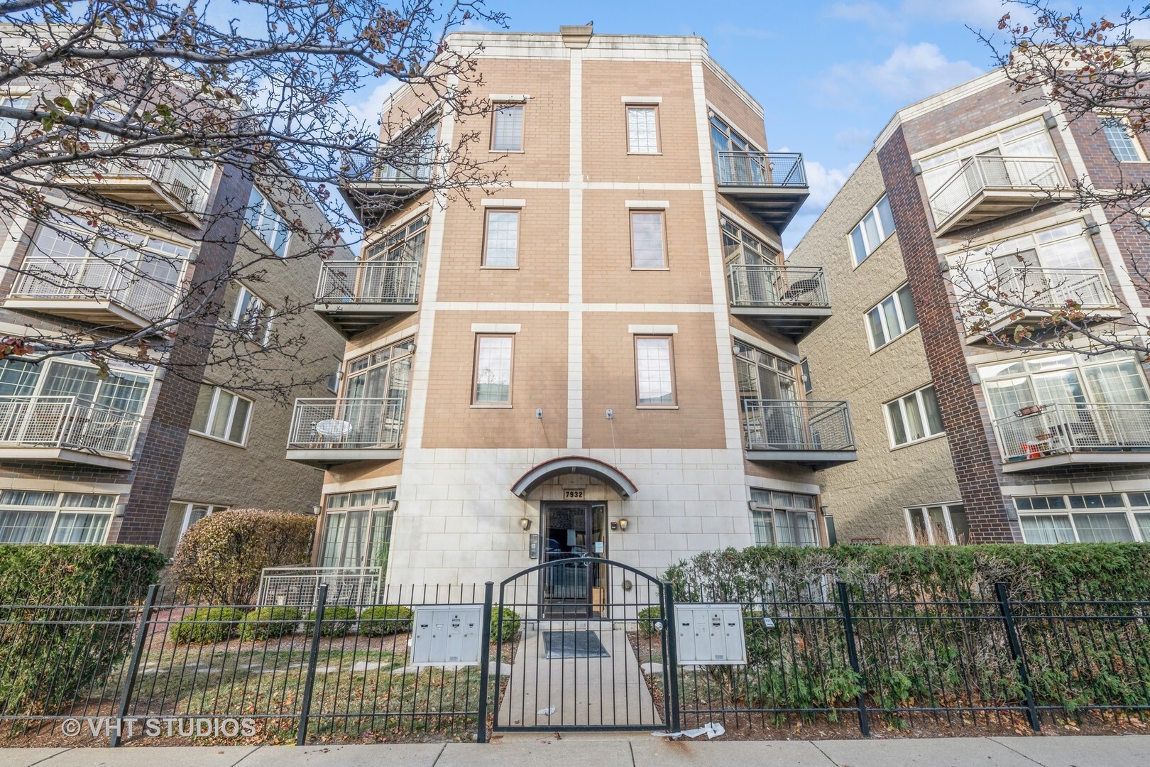 Property Photo:  7932 W Grand Avenue 2E  IL 60707 