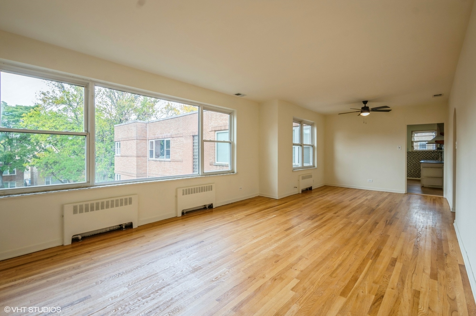 Property Photo:  2641 W Fitch Avenue 3E  IL 60645 