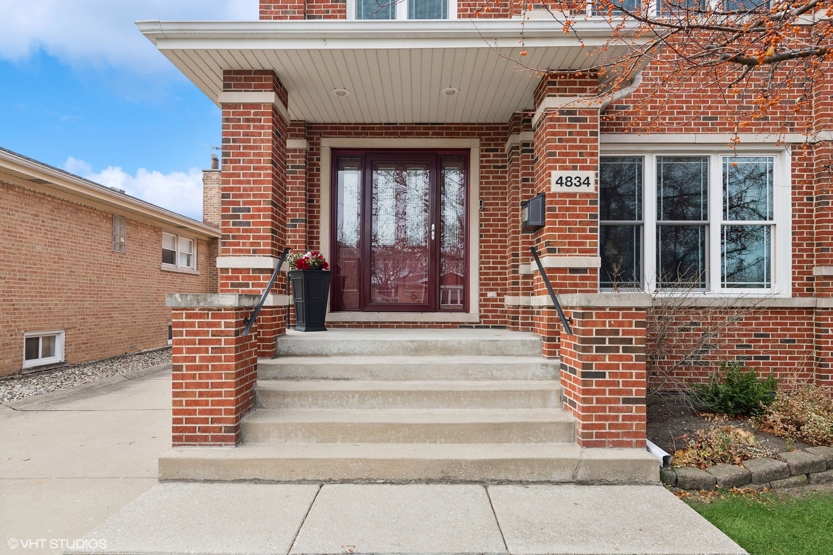 Property Photo:  4834 N New England Avenue  IL 60656 