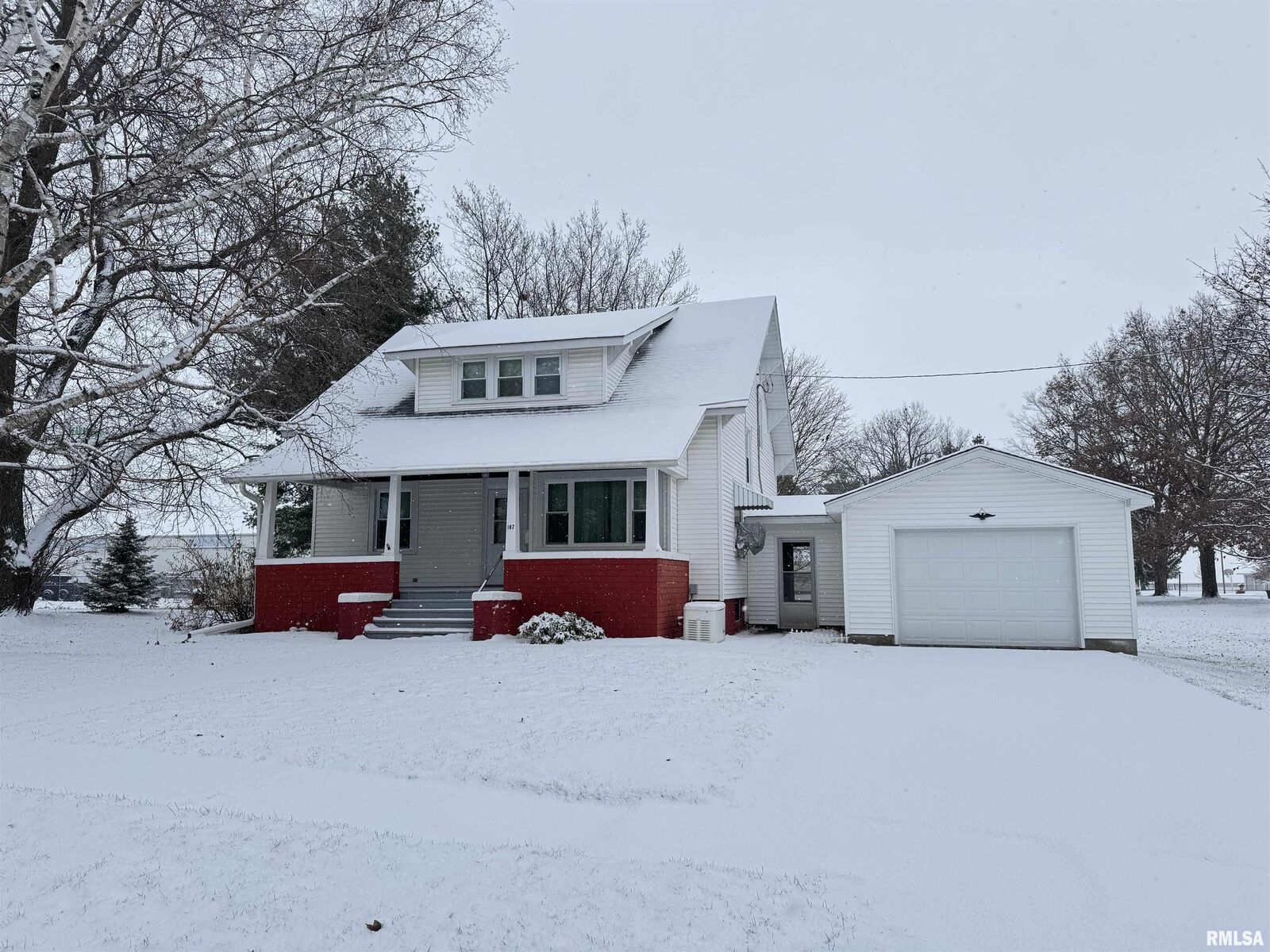 Property Photo:  187 W 2nd Avenue  IL 61490 
