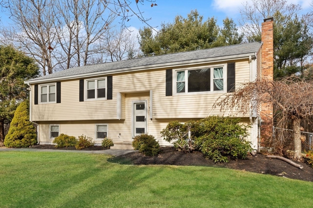 Property Photo:  39 Sandy Ridge Cir  MA 02067 