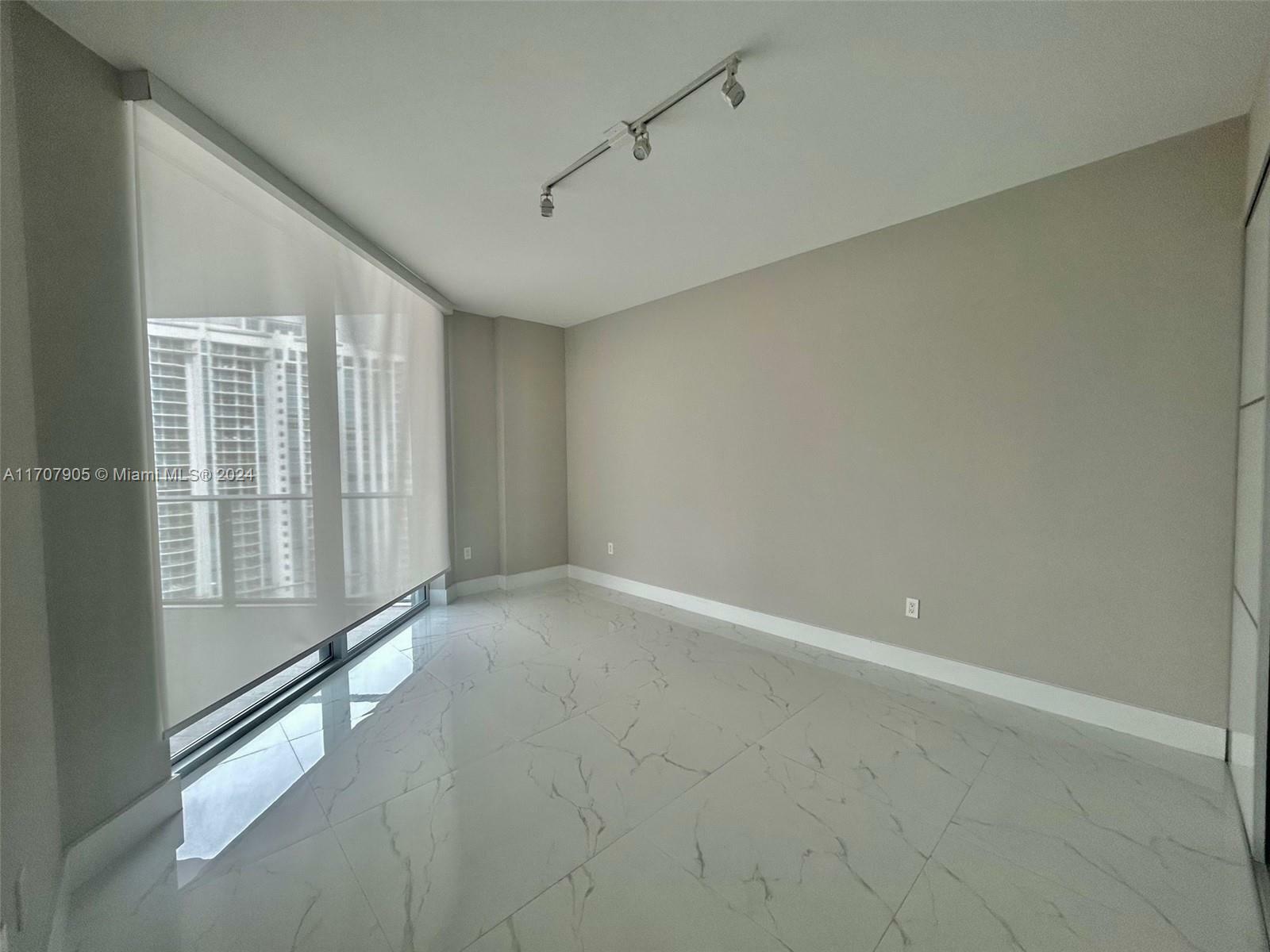 Property Photo:  17111 Biscayne Blvd 1603  FL 33160 