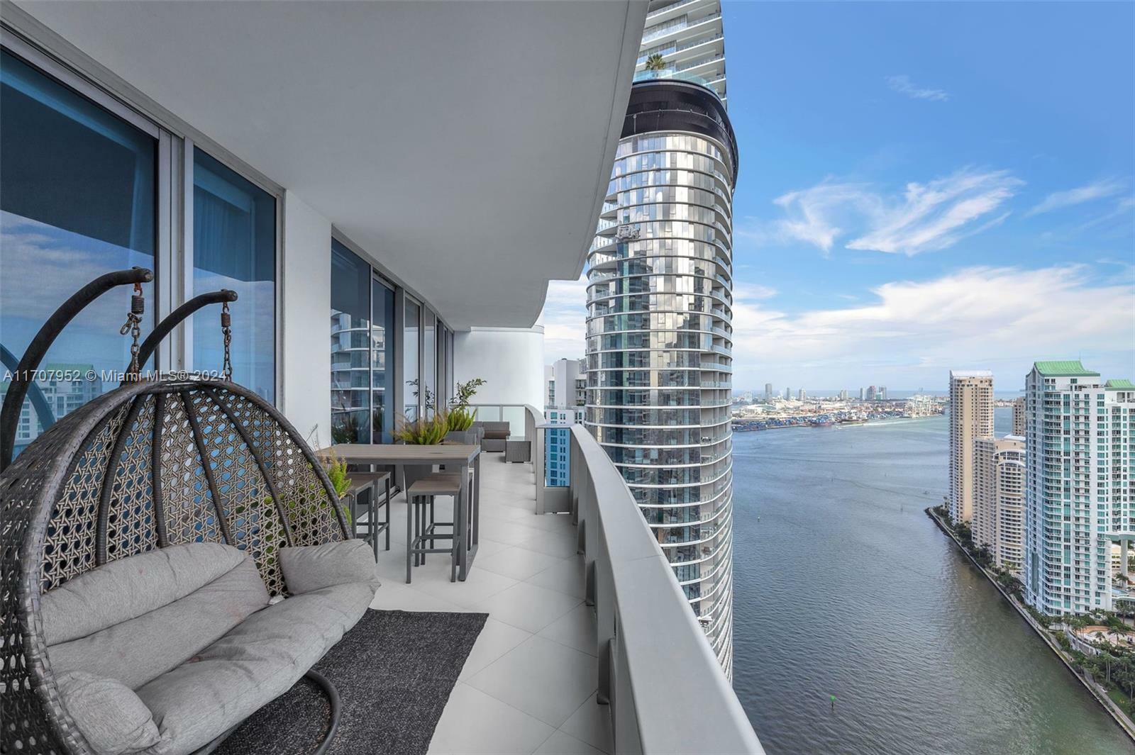 Property Photo:  200 Biscayne Boulevard Way 4408  FL 33131 