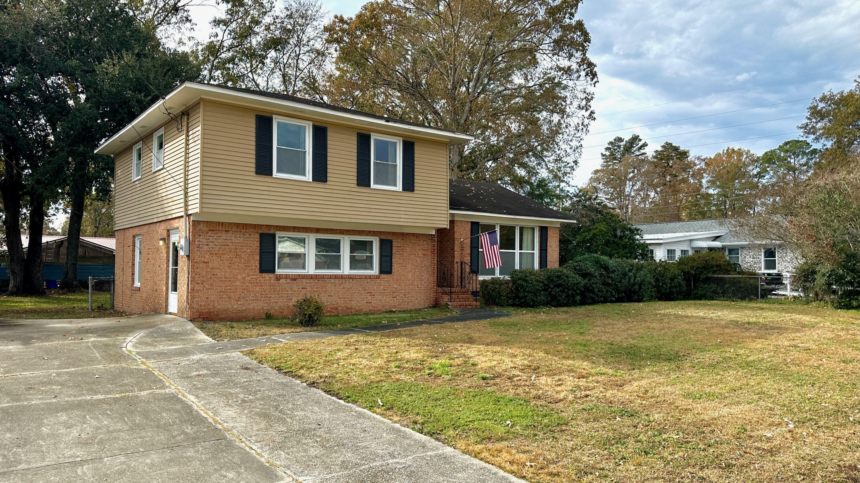 Property Photo:  102 Van Buren Avenue  SC 29456 