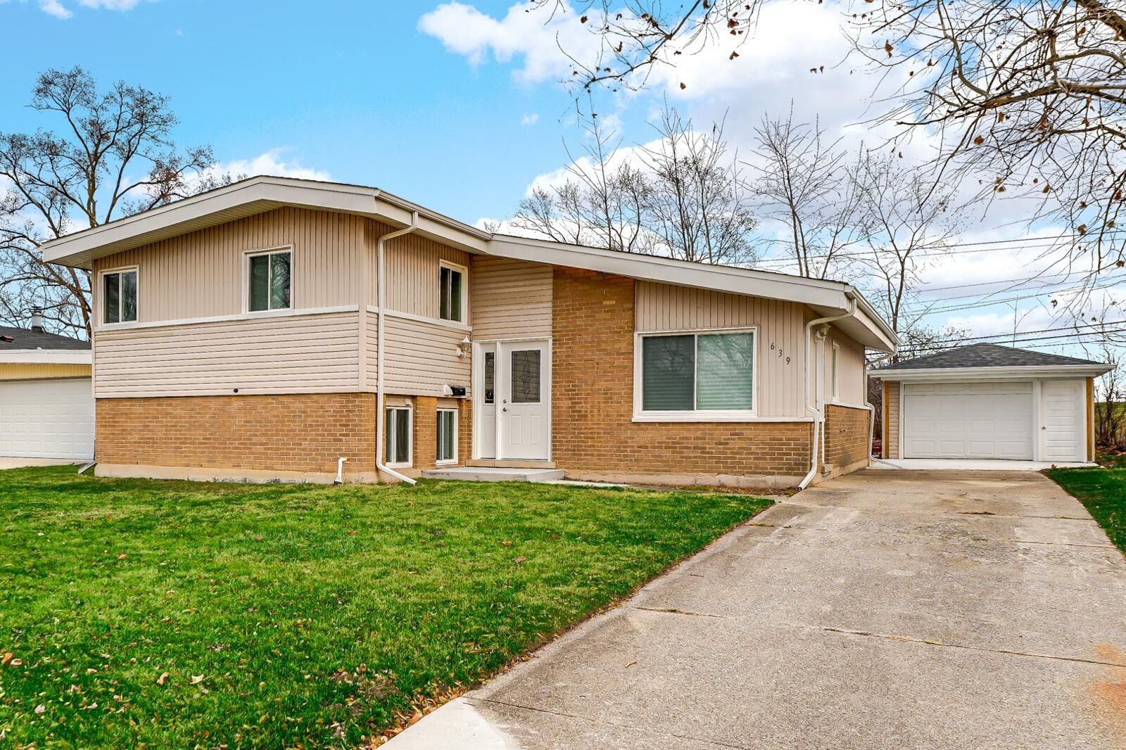 Property Photo:  639 Enterprise Road  IL 60411 