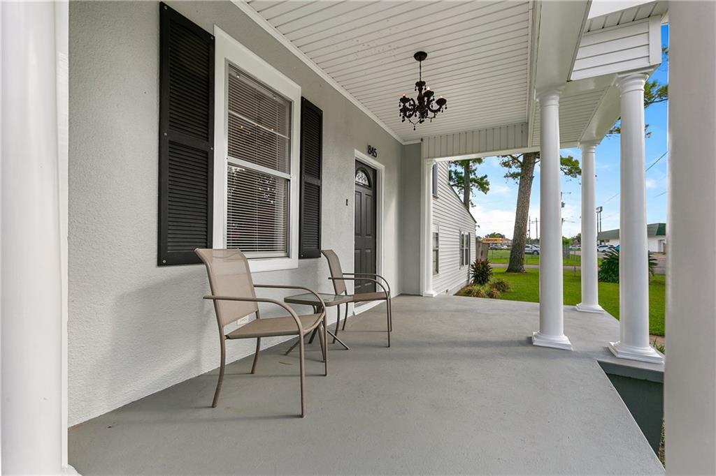Property Photo:  845 Carmadelle Street  LA 70072 