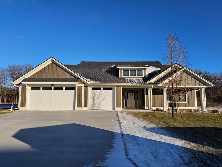Property Photo: 1814 Mayowood Court SW MN 55902