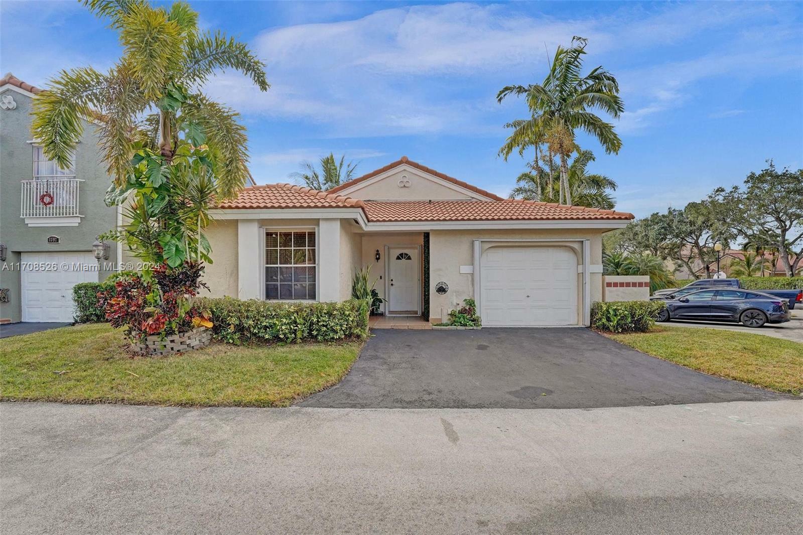 Property Photo:  1399 Seagrape Cir  FL 33326 