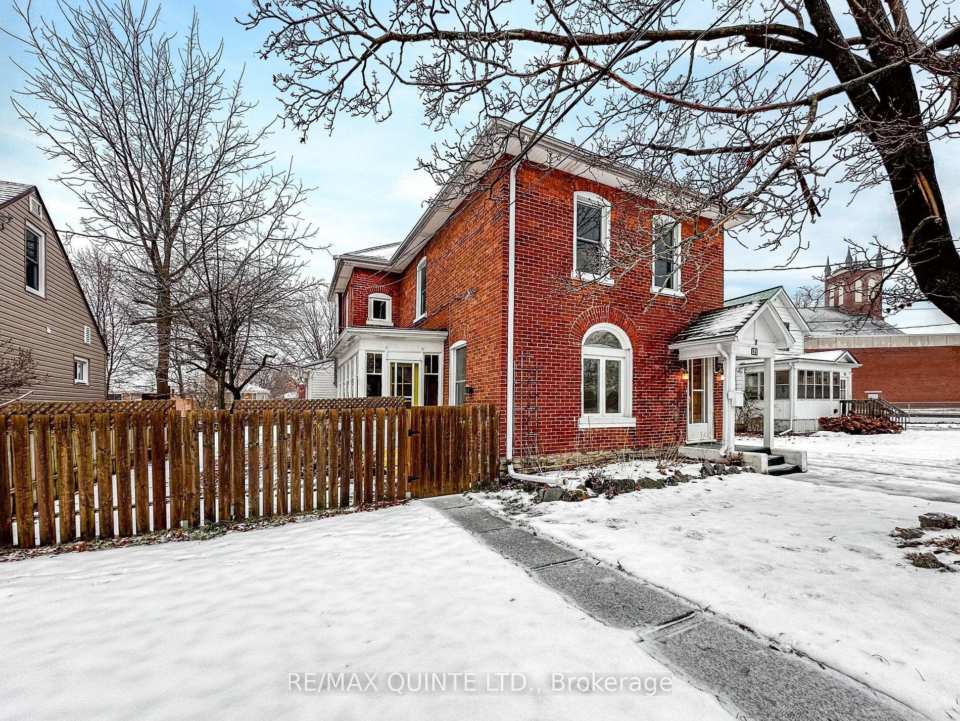 Property Photo:  66 Dunbar St  ON K8P 3R8 