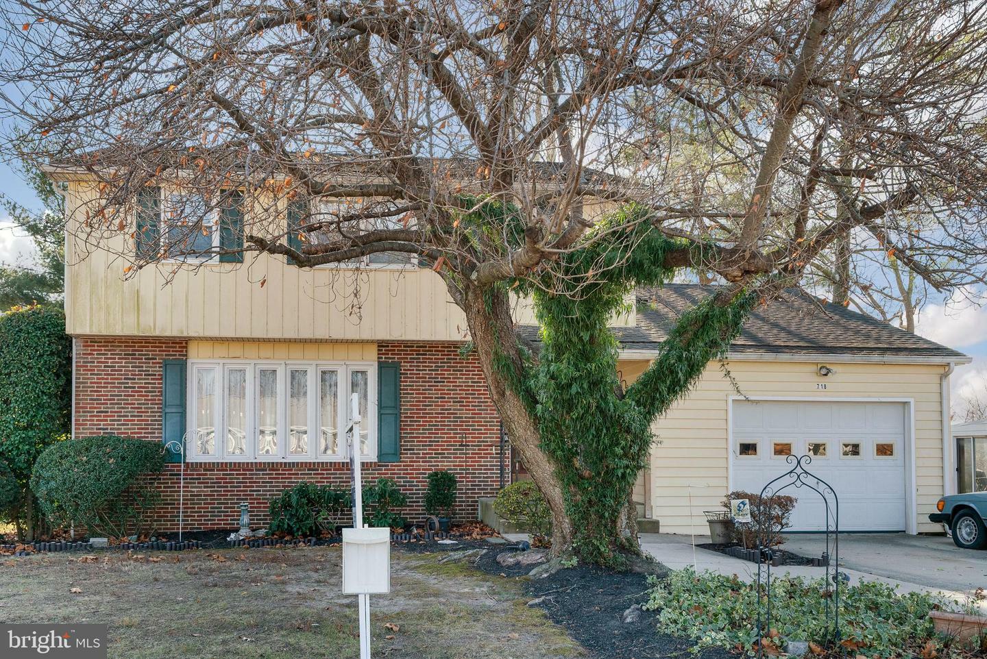 Property Photo:  718 Willow Drive  NJ 08027 