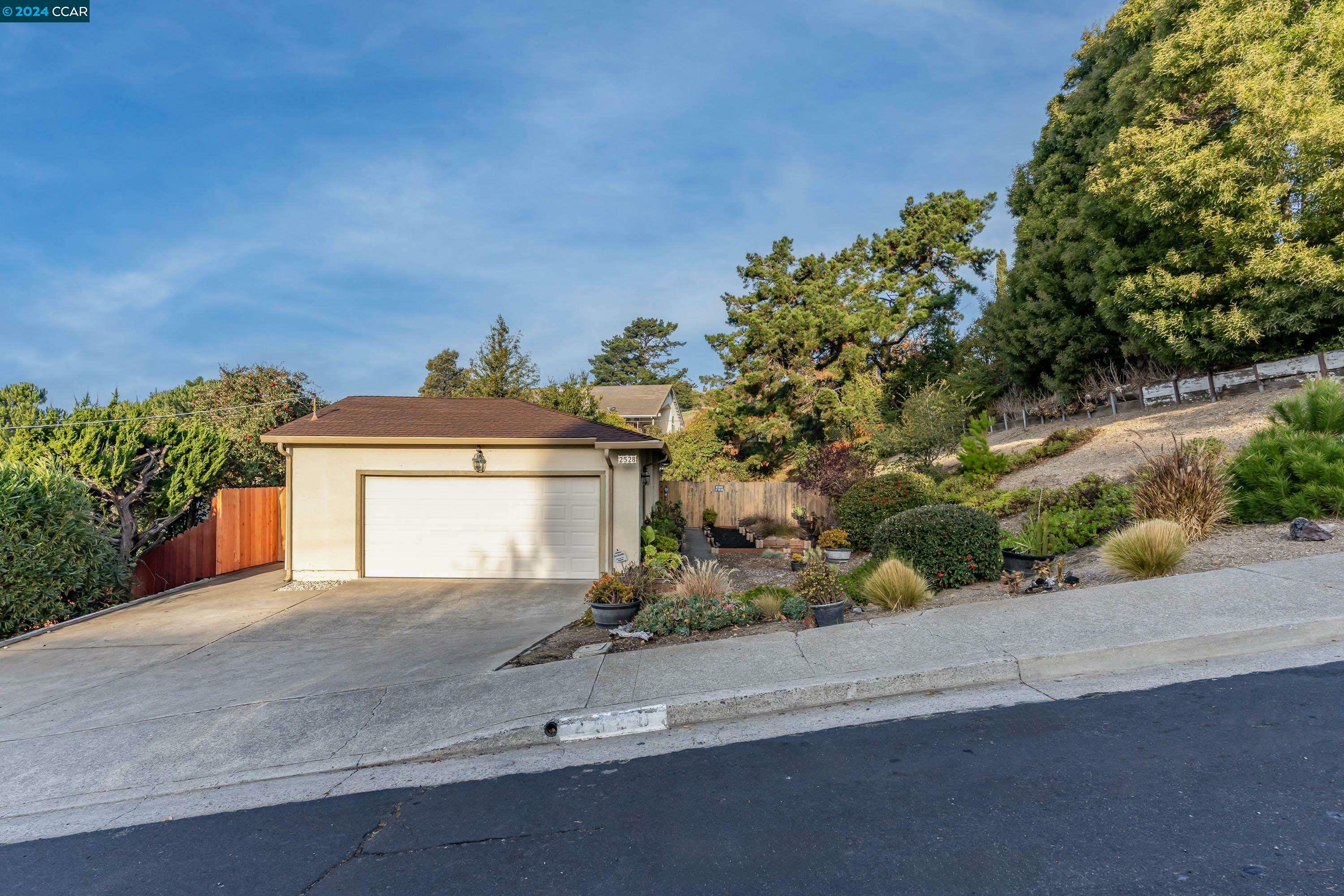 Property Photo:  2528 Henry Avenue  CA 94564 