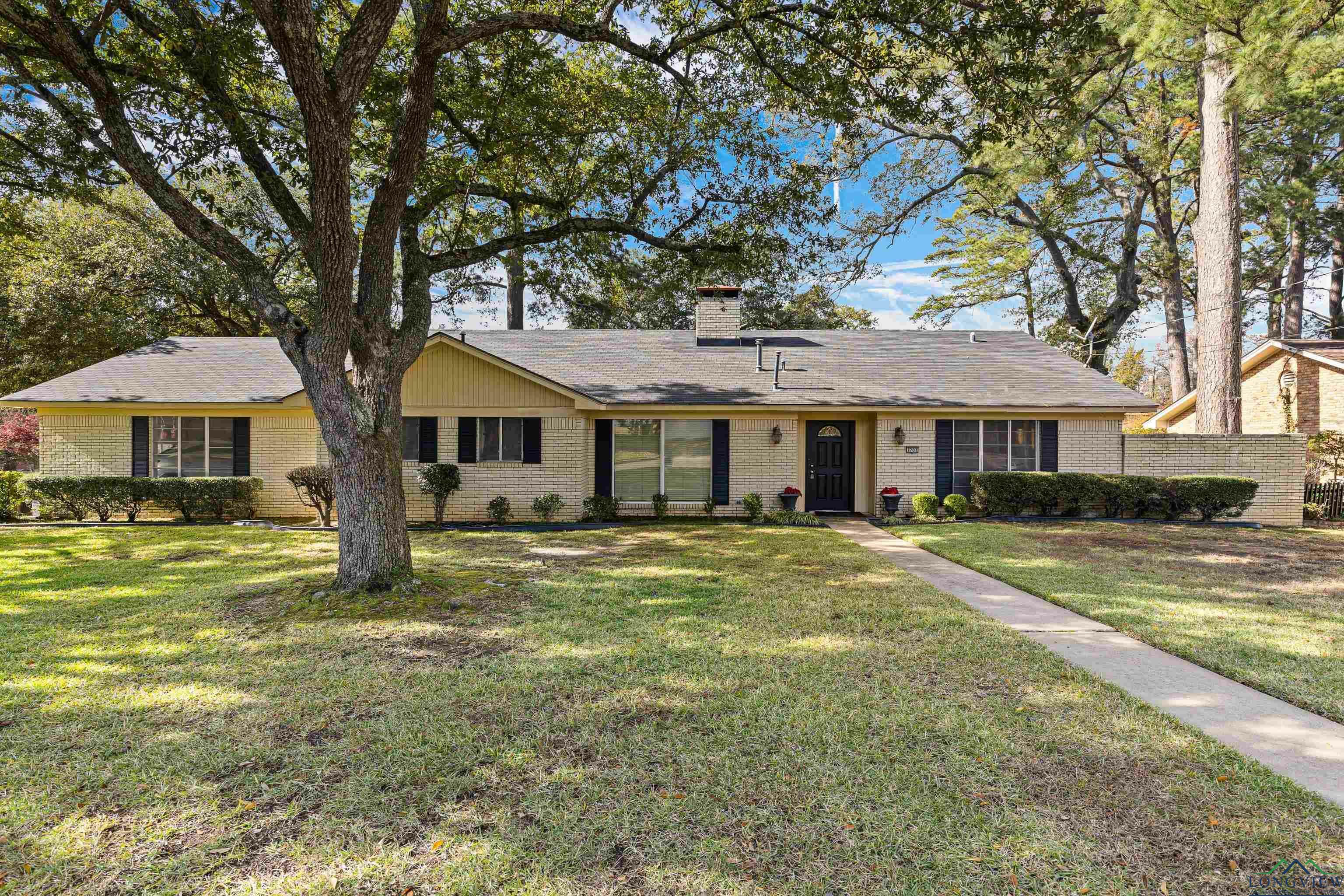 Property Photo:  1701 Smallwood Drive  TX 75601 