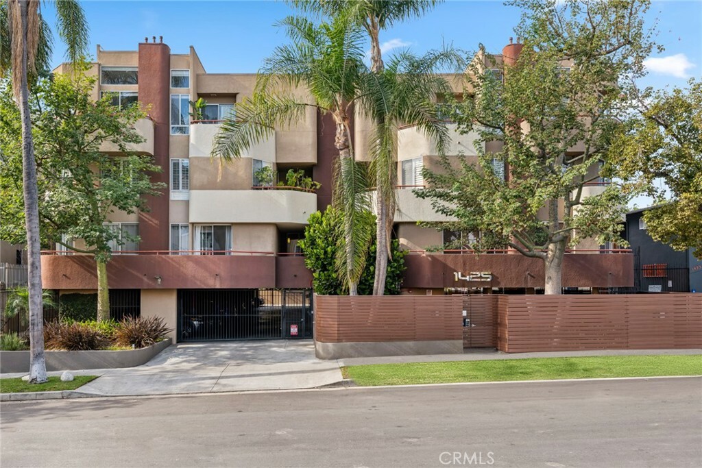 1425 N Detroit 404  Los Angeles CA 90046 photo
