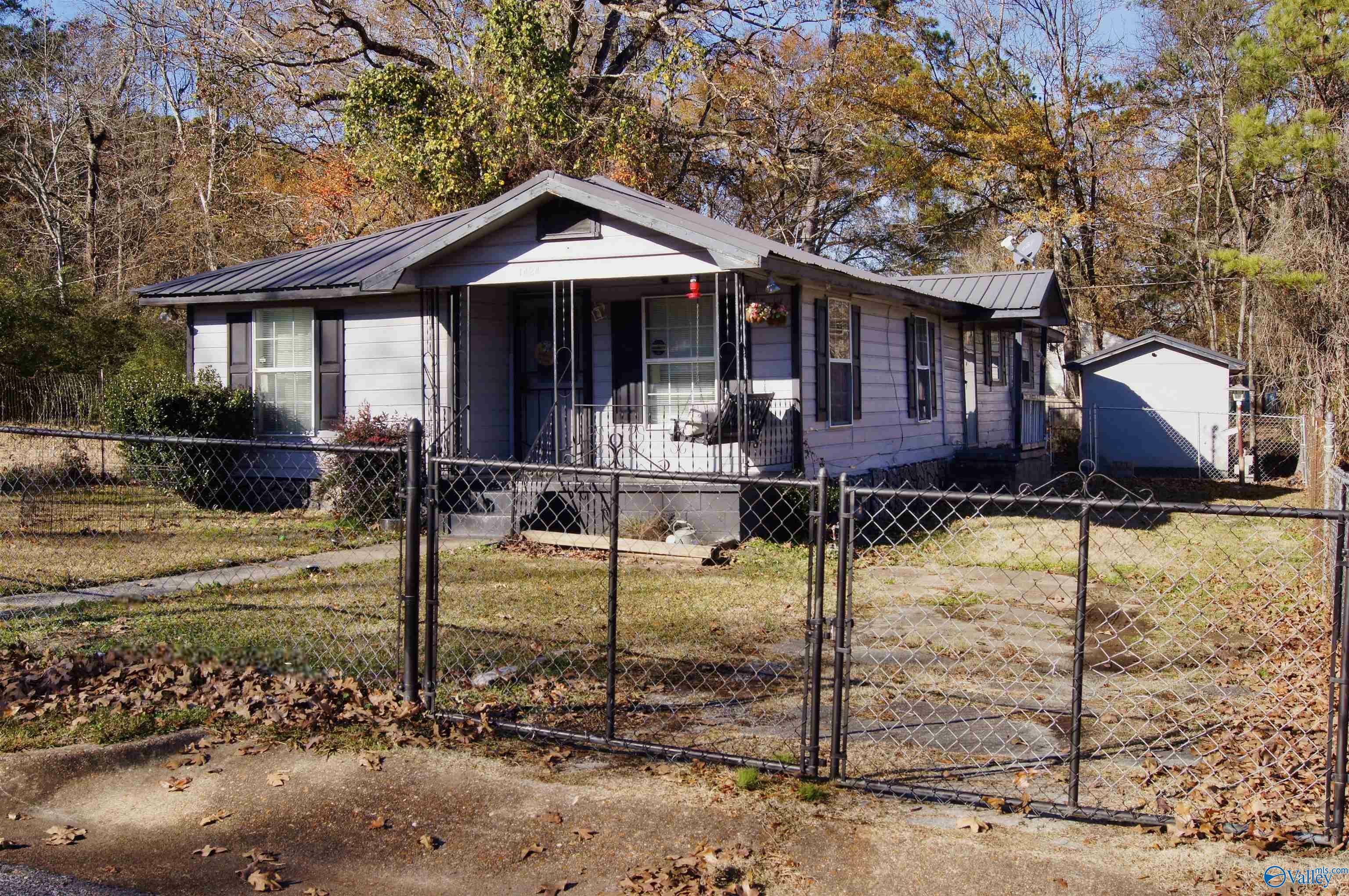 Property Photo:  1424 Meadowbrook Avenue  AL 35903 