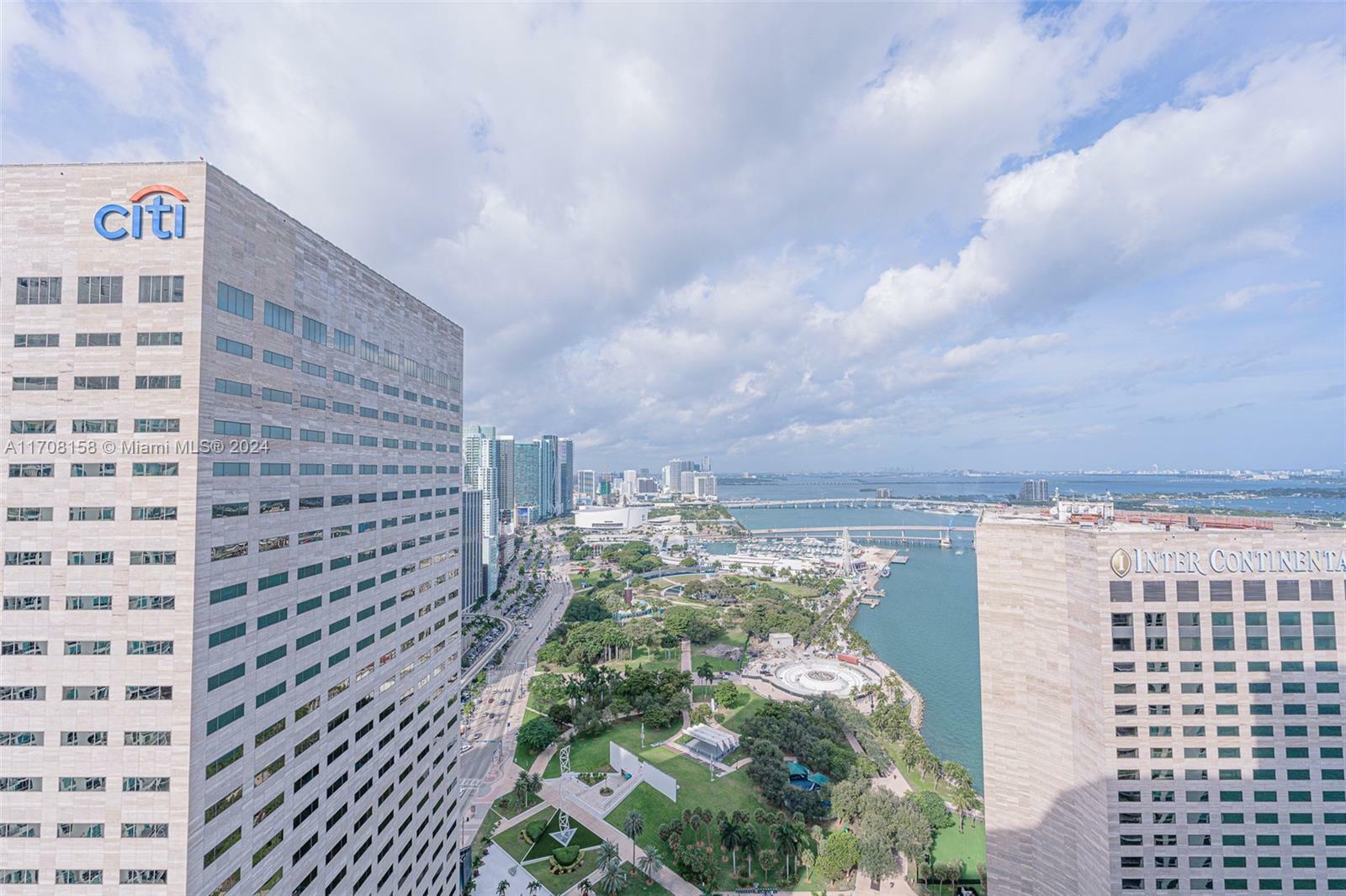 Property Photo:  325 S Biscayne Blvd 4222  FL 33131 