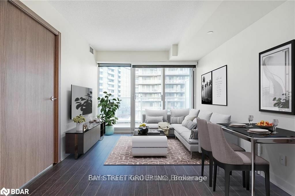 Property Photo:  19 Bathurst St 901  ON M5V 0N2 