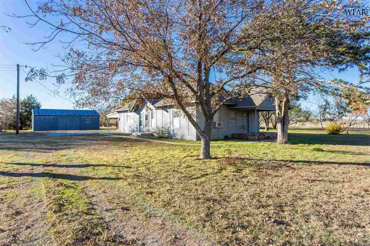 Property Photo:  424 Ray Road  TX 76305 