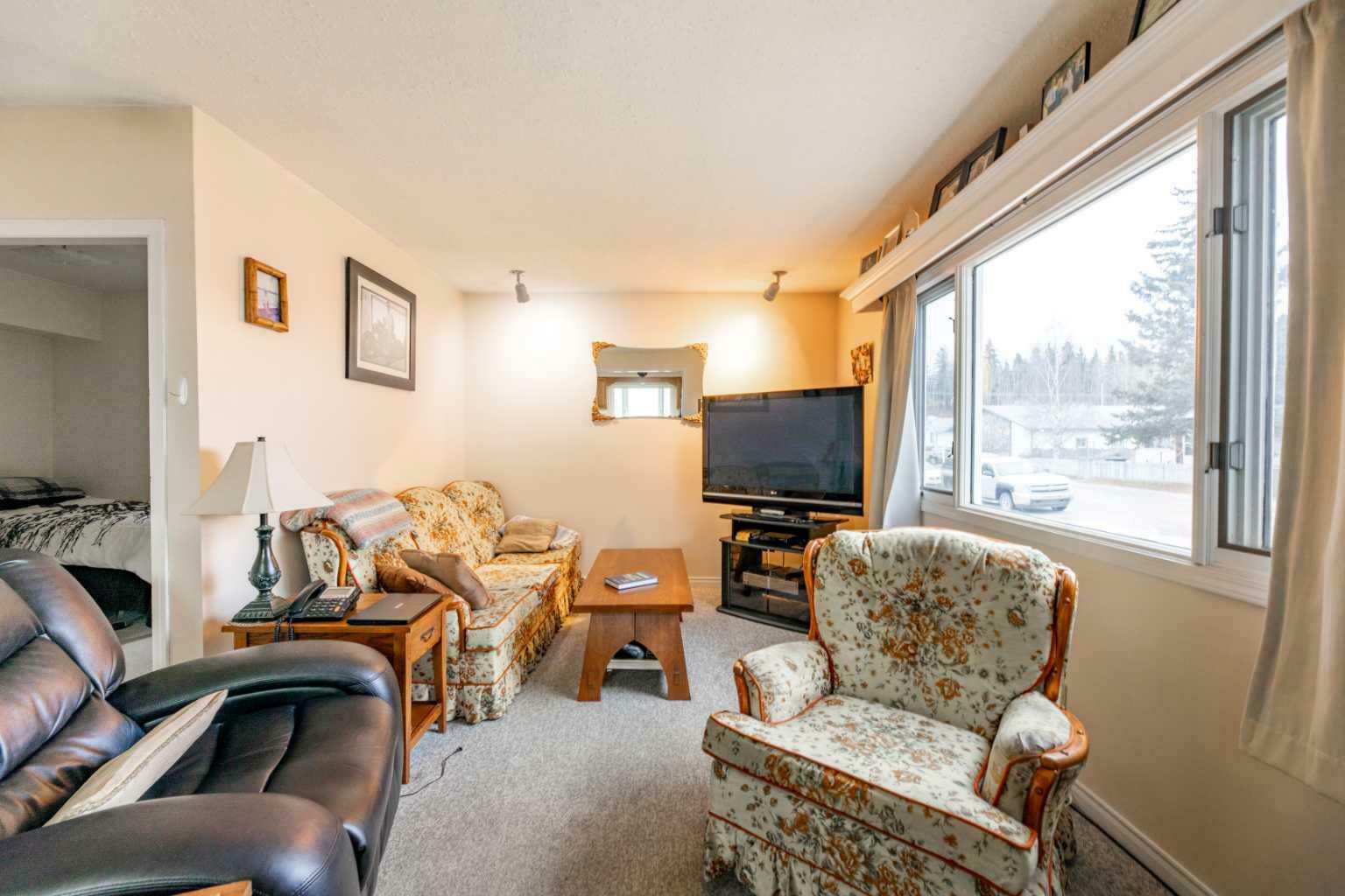 Property Photo:  141 Sherwood Drive  AB T7V 1P6 