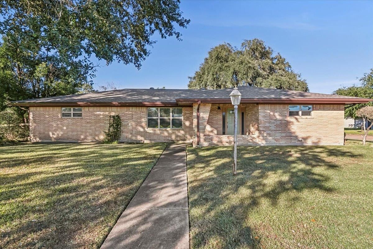 Property Photo: 640 Cactus TX 77611