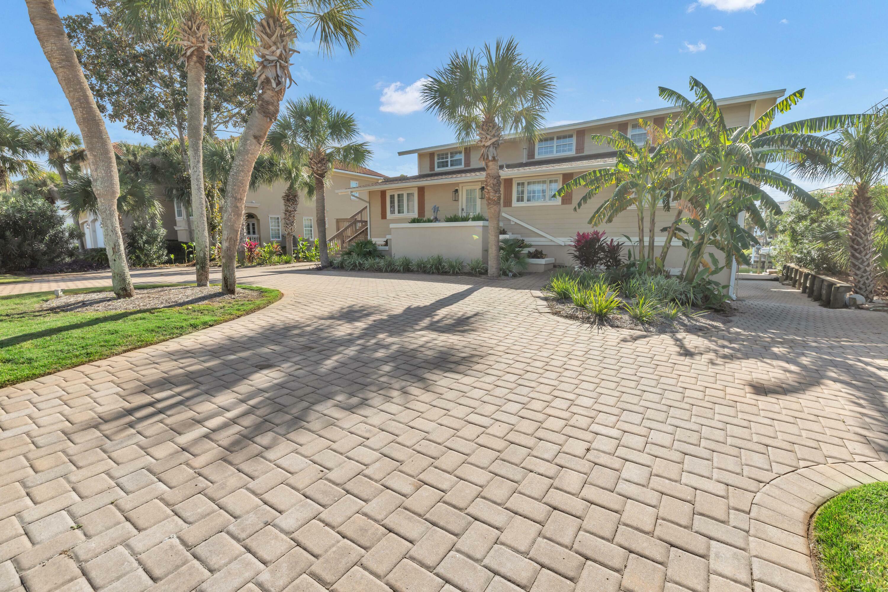 Property Photo: 514 Vera Cruz Drive FL 32541