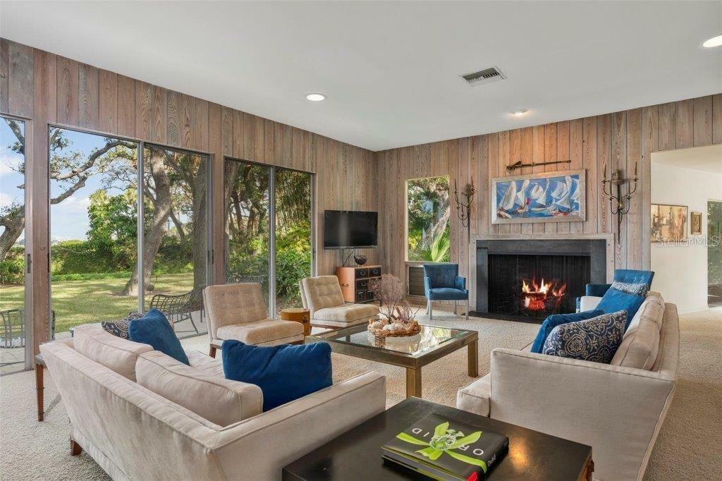 Property Photo: 3350 Old Oak Drive FL 34239