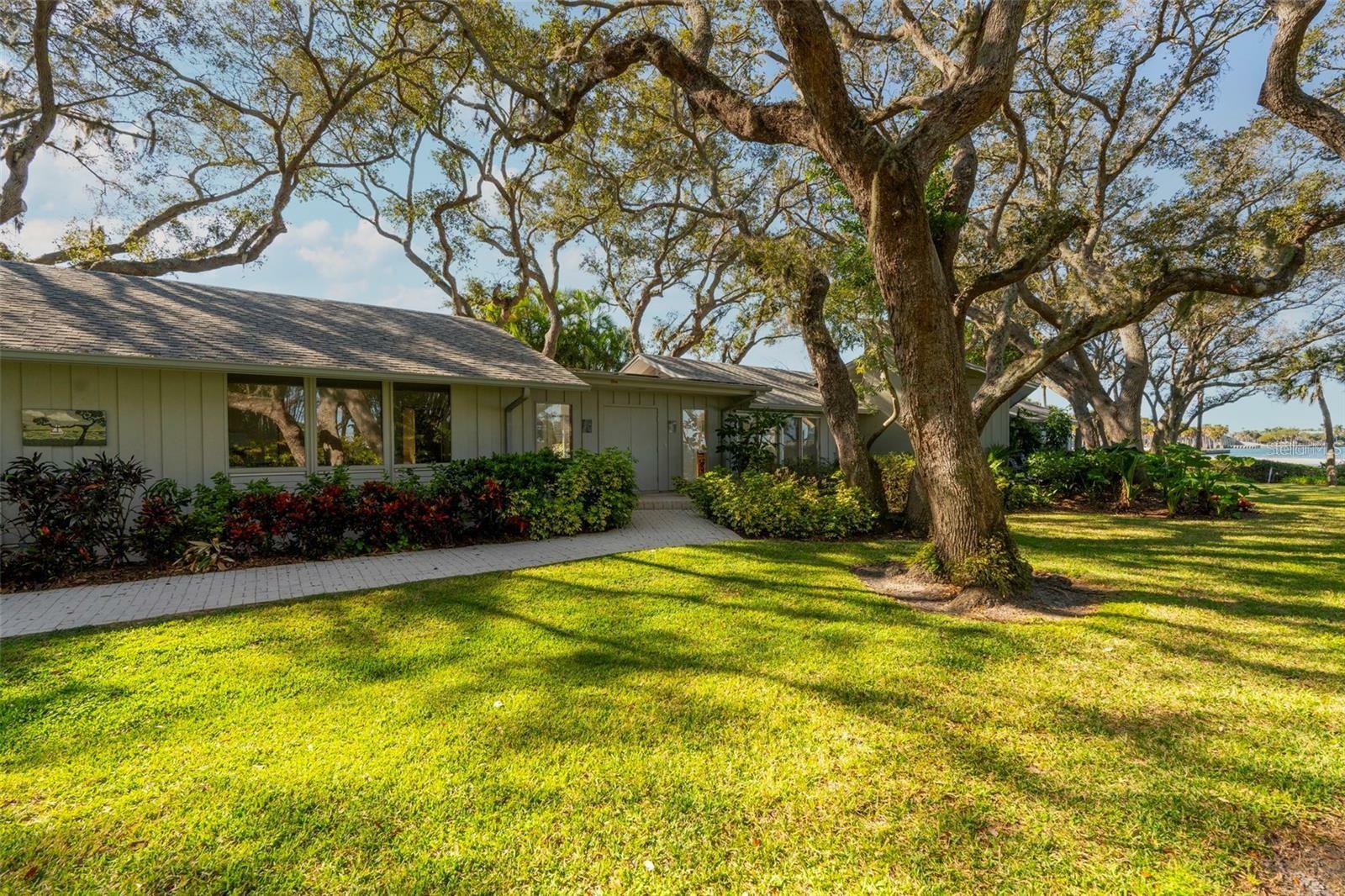 Property Photo:  3350 Old Oak Drive  FL 34239 