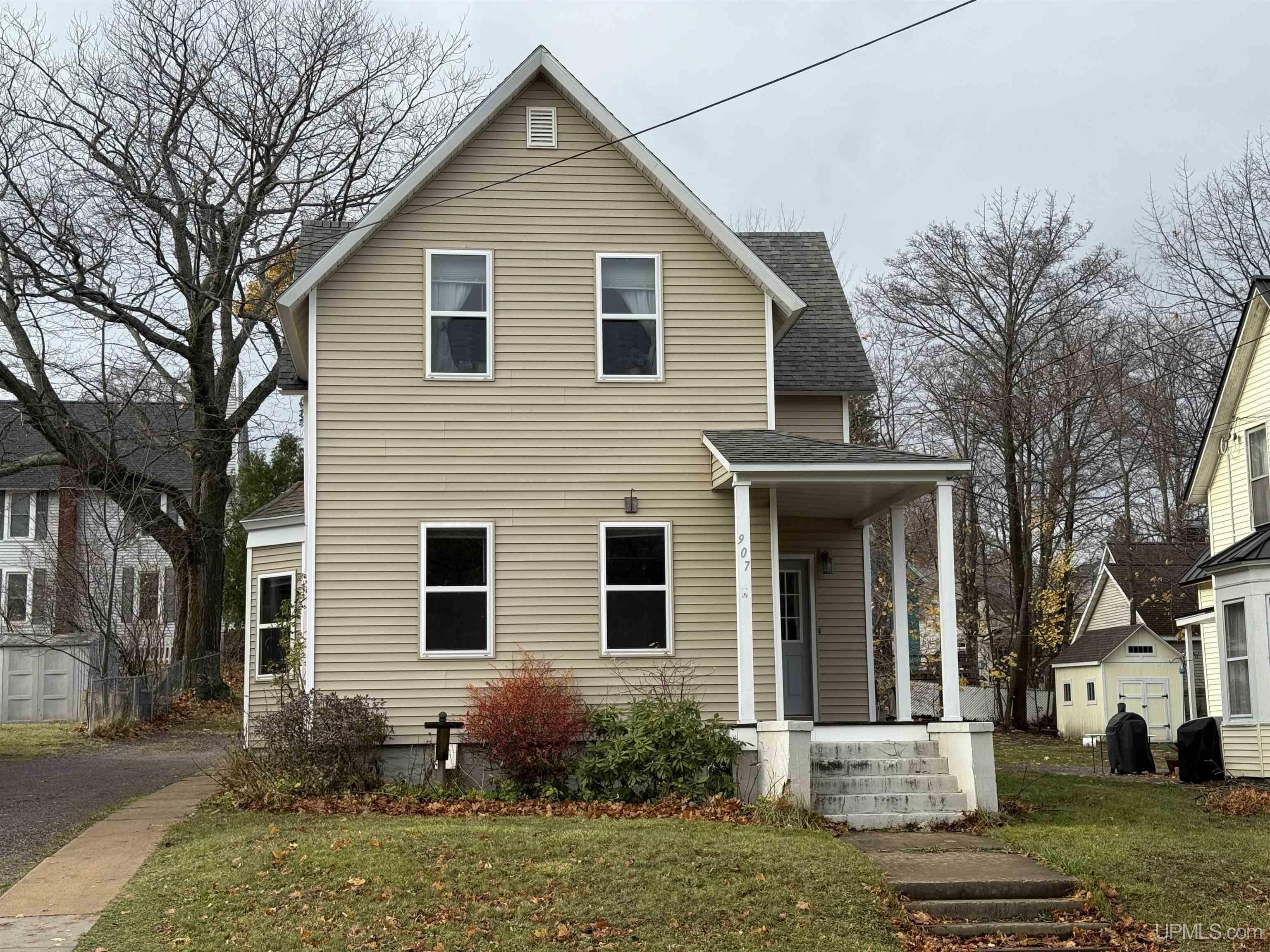 Property Photo:  907 Pine Street  MI 49855 